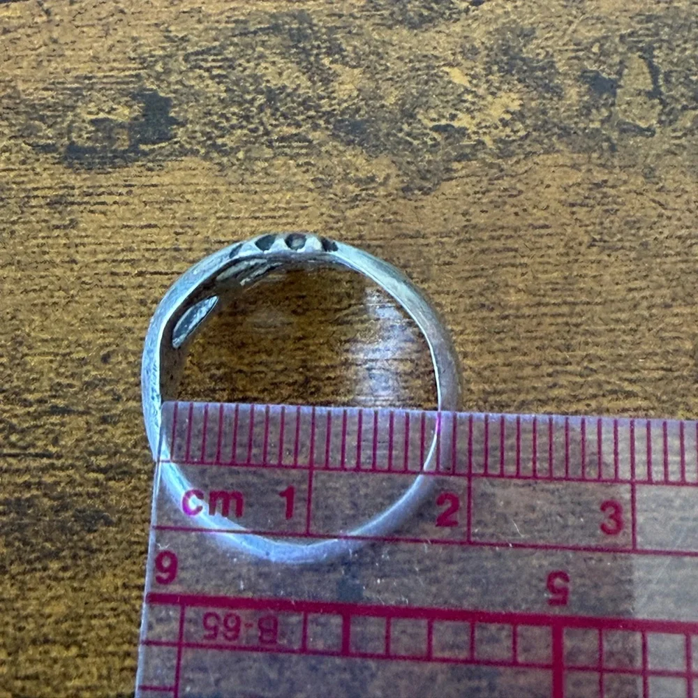 Vintage Abstract Design Silver Ring - Picture 3 of 3